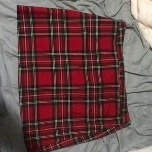 Cute plaid skirt brand new still has the tag